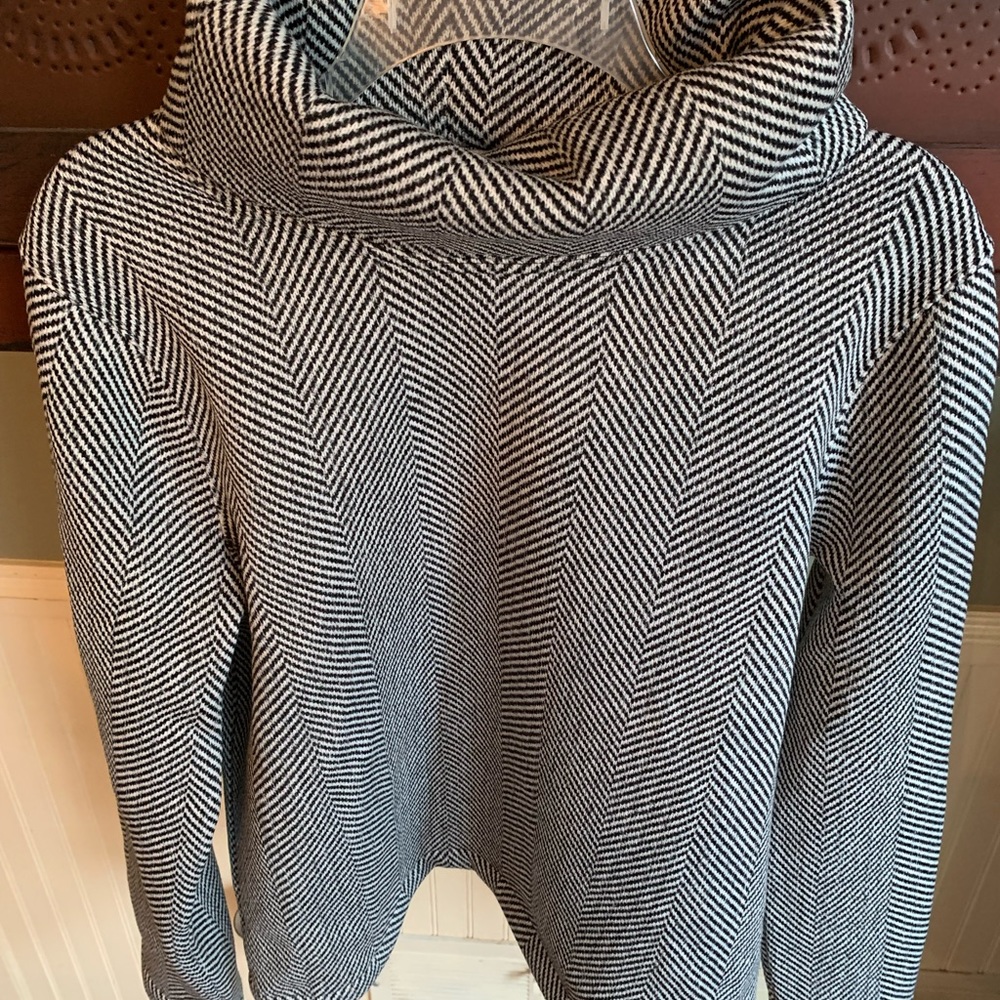 Like New! J Crew sweater ~ Large